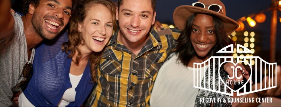 outpatient-treatment-group-of-friends-taking-selfie-jbblog3